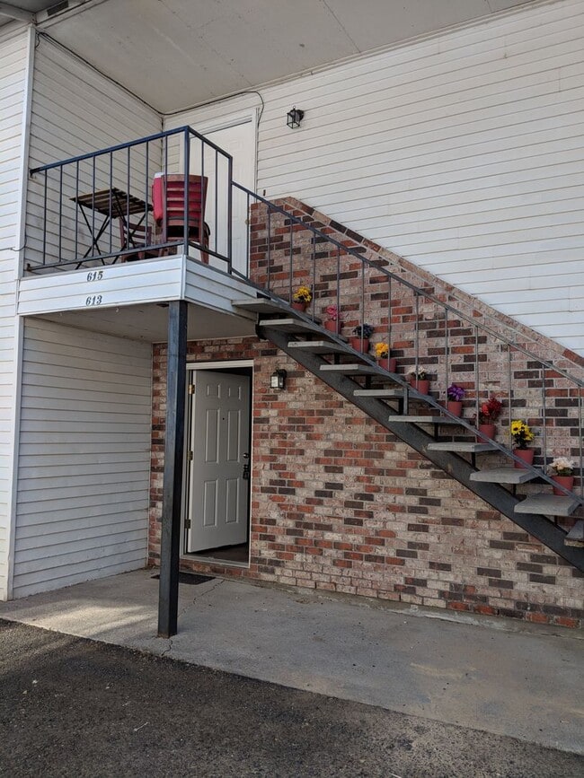 Building Photo - 613/615 NW 9th Avenue Unit 613