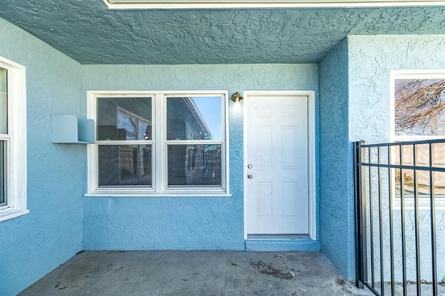 Photo - 1741 W 7th St