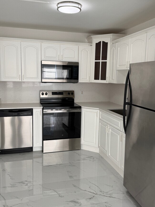 Building Photo - 1005E Unit 1005E, 1005E