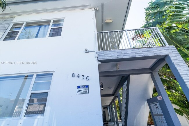 Building Photo - 8430 Harding Ave Unit 3