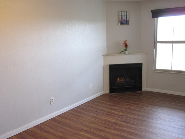 Photo - 123 Fieldcrest St
