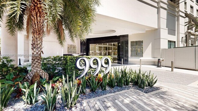 Building Photo - 999 SW 1st Ave Unit 3302