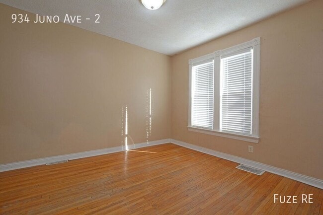 Photo - 934 Juno Ave