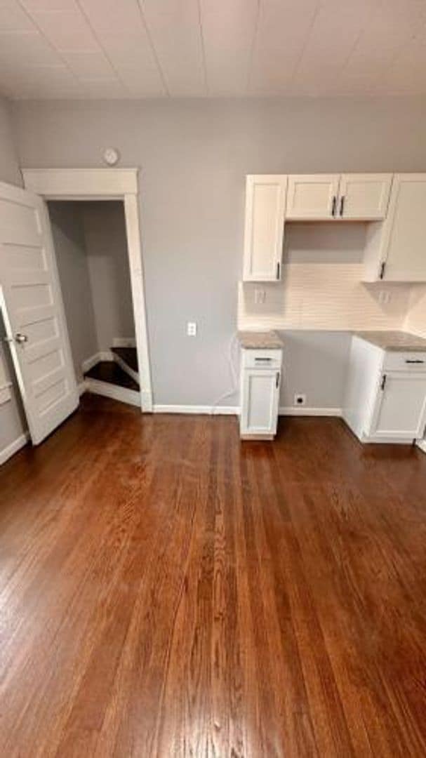 Photo - Spacious 3BR / 2BA Home – Private Upstairs Living Area & Fenced Backyard