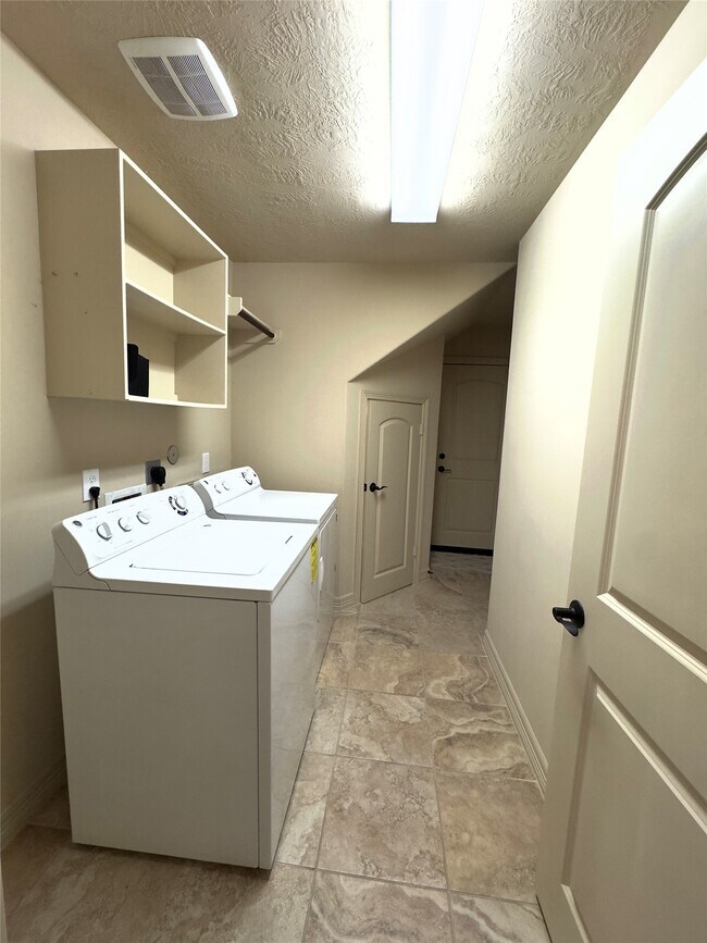 Photo - 179 Hearthshire Cir