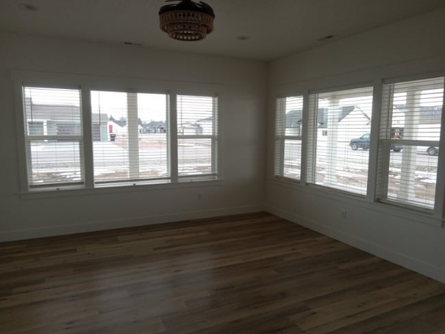 Photo - 563 Eagle Dr