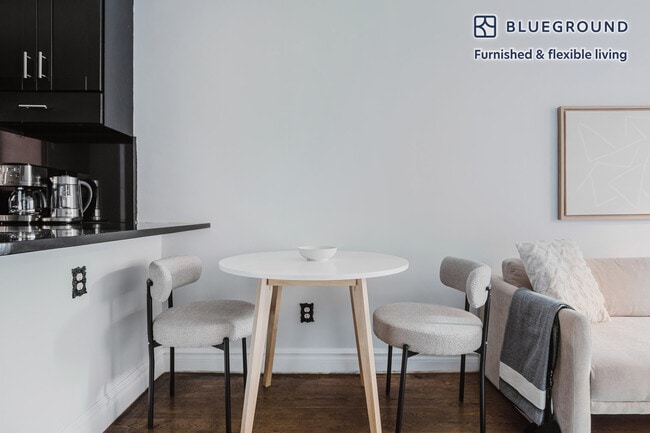 Photo - 290 W 12th St Unidad FL1-ID1592