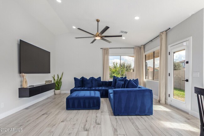 Photo - 16019 W Linden St