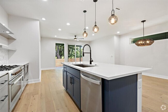 Building Photo - 5109 Stone Gate Dr Unit 2 Rental