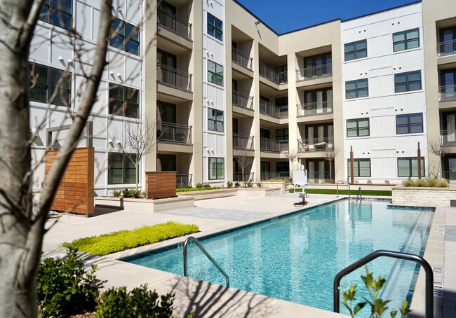 Apartment community pool - Morada Plano Apartments