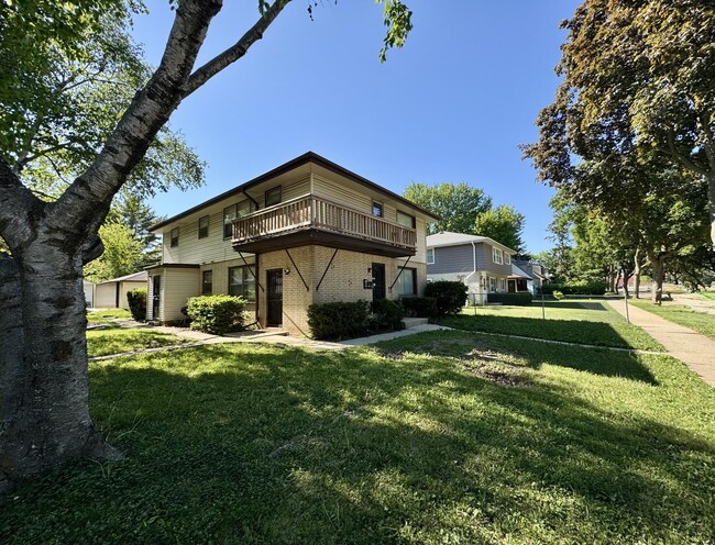 Building Photo - 5905 N 66th St