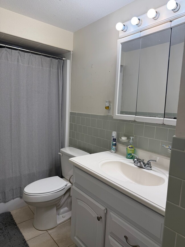 Photo - 2 Pinewood Dr Unit A