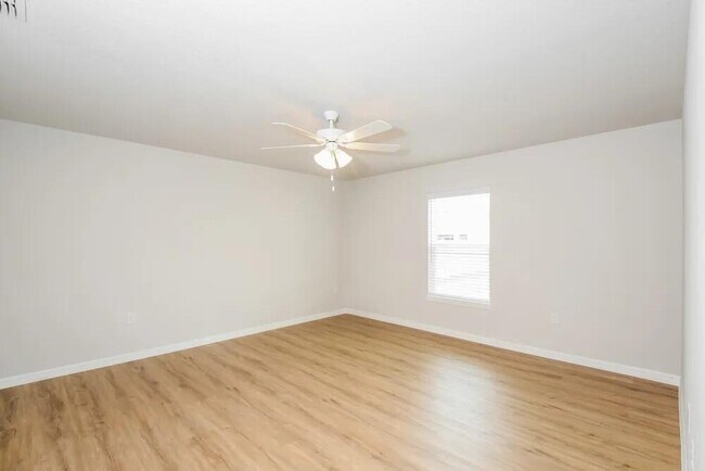 Photo - 474 Gallagher St SW