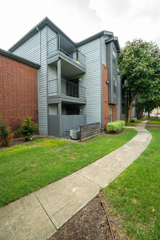 Photo - 1400 Clarewood Dr