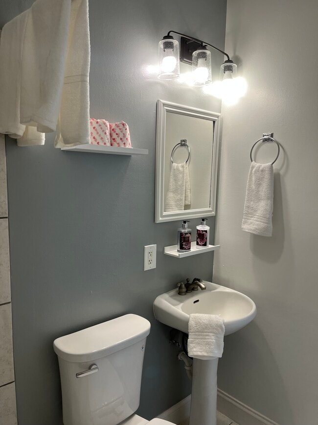 Photo - 1832 Gilmartin St