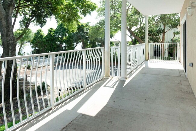 Photo - 113 Brooks St SE Unidad 206