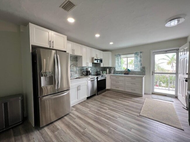 Photo - 323 Leeward Ln Unidad 204