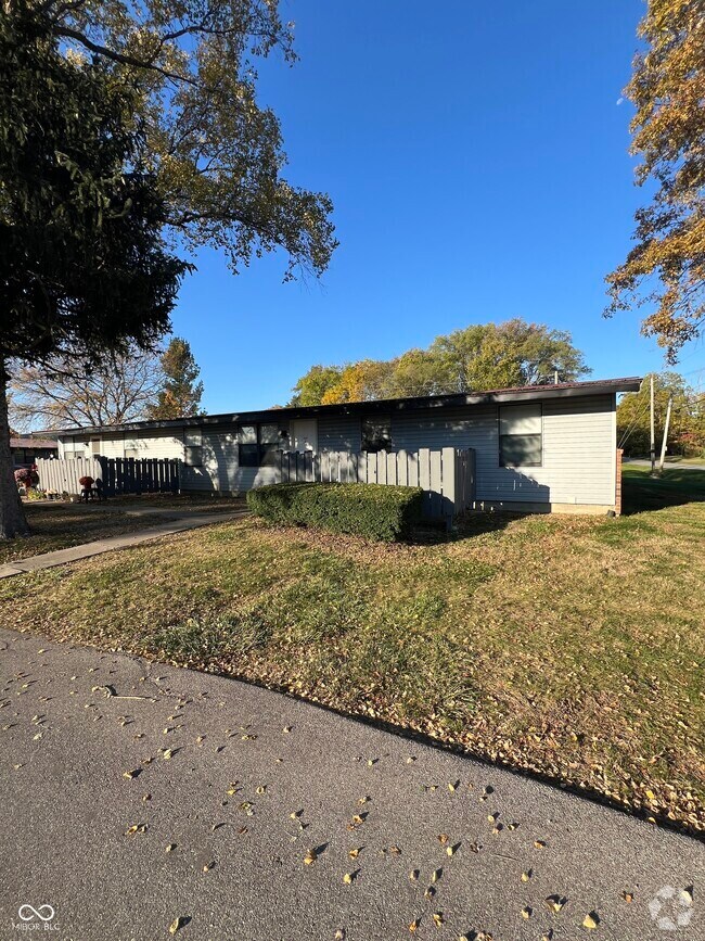 Building Photo - 2000 Indianapolis Rd Unit 123 Rental