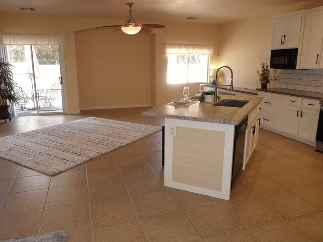 Photo - 81 Dow Jones St