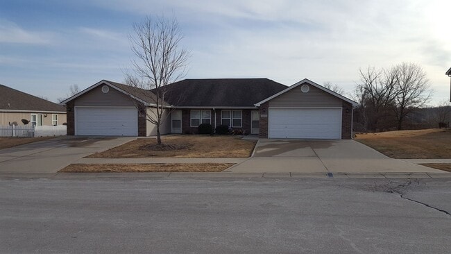 Building Photo - 3 bedroom 2 bath one level in Grain Valley Rental