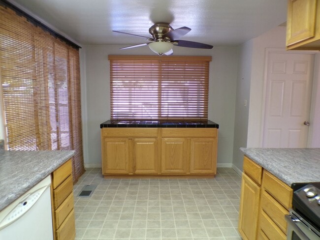 Photo - 1600 Fairington Ln