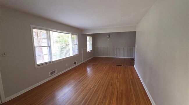 Photo - 136 Hillsdale Dr SE