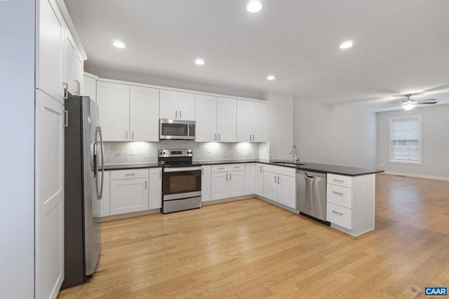 Photo - 4 Bedroom 3.5 Bathroom Townhouse with 2 Car Garage - Brownsville Elementary School District