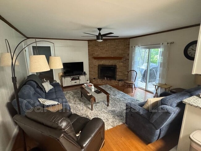 Photo - 502 Rosebud Ln