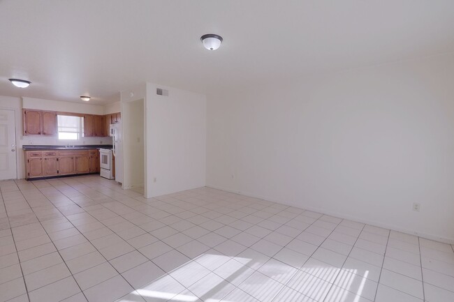 Photo - 201 E Baldwin Unidad 201