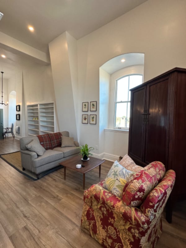 2 Pleasant St Unit 4B