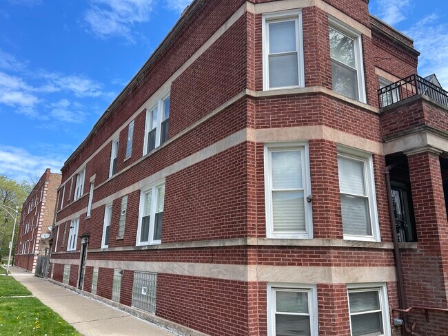 Photo - 1300 E 72nd St Casa