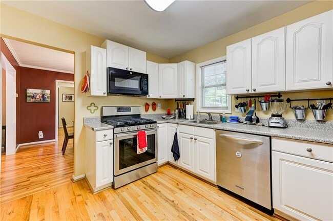 Photo - 2423 Woodacres Rd NE