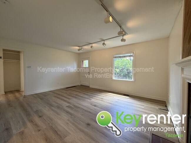 Photo - 5321 N 42nd St