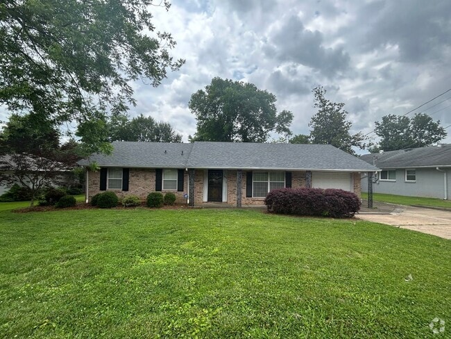Building Photo - 4-Bedroom Gem Near Downtown Huntsville – N... Rental