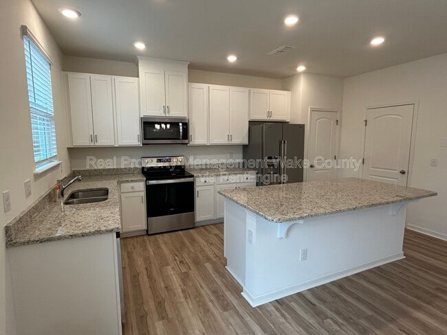 Photo - 403 St Clair Dr