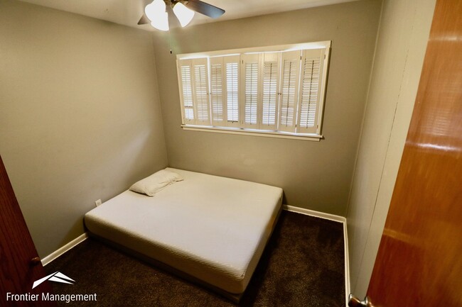 Photo - Beautiful 4 Bedroom Home Near Bill Snyder Stadium!