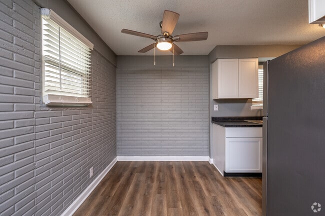 1BR, 1BA - 528 SF - Dining Room