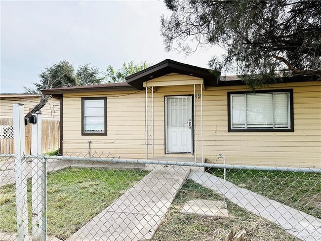 Building Photo - 823 W Butler St Rental