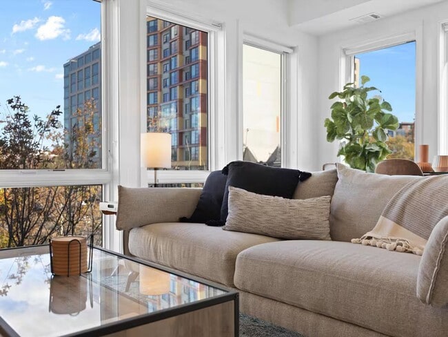 Photo - 14 P St NW Unidad 401