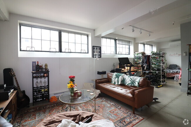 Building Photo - 20 Sunnyside St Unit 4 Rental