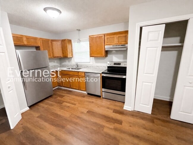 Photo - 910 Canton Pl