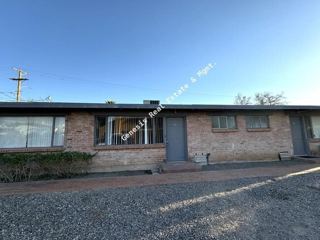 1 Bedroom 1 bath with private yard! Water,... - 1 Bedroom 1 bath with private yard! Water,... Apartment