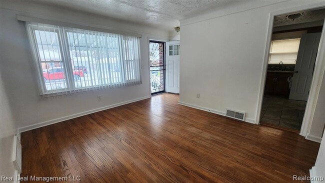 Photo - 49 E Fairmount Ave