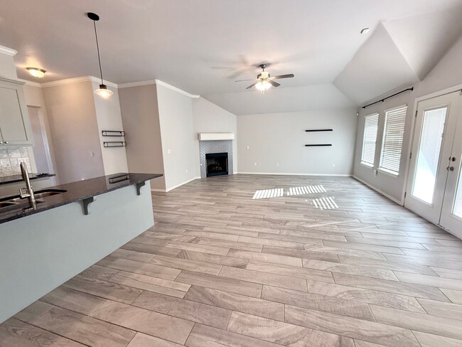 Photo - Beautiful 3BD 2BA w/ Bonus Room Located in Edmond's Falls at Vista Ln Addition!!