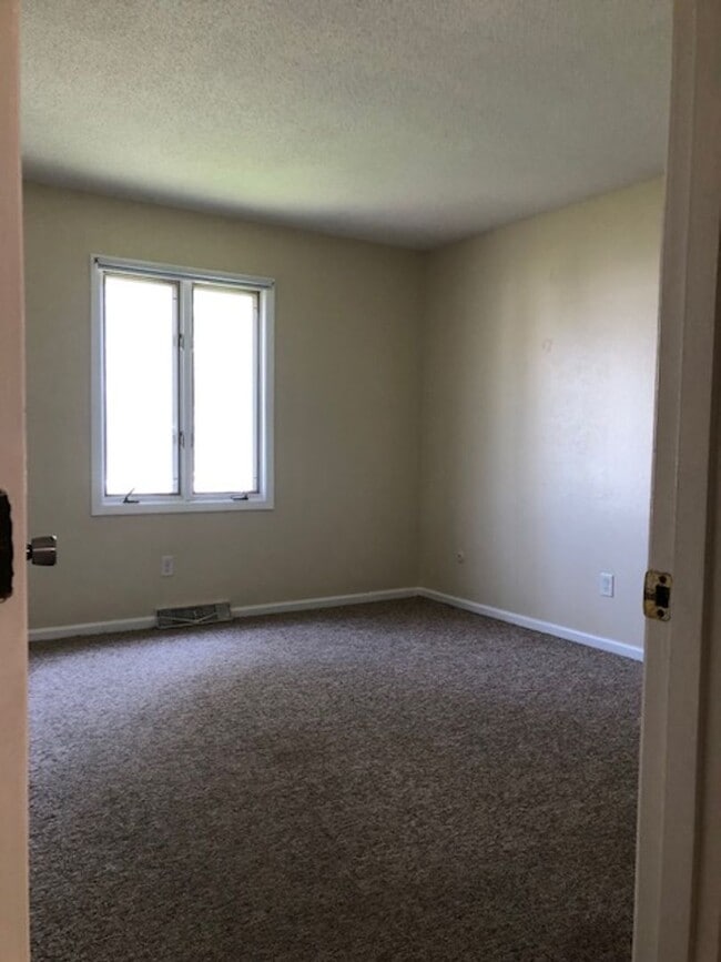 Photo - 2 Bedroom unit located in Maumee School Di...