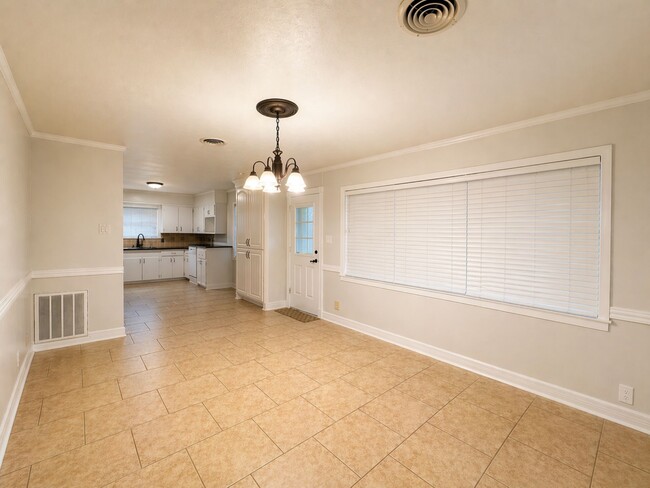 Photo - 6859 Roxbury Rd