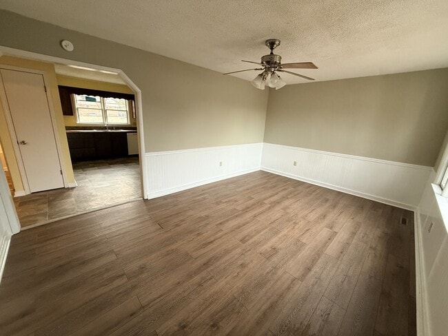 Building Photo - 608 Mt Pelia Rd