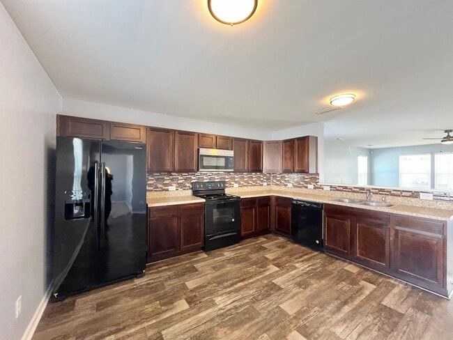 Photo - 823 Georgia Oak Ln