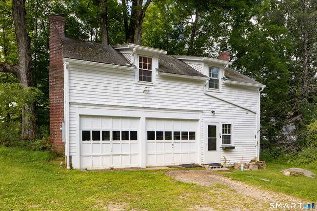 Building Photo - 57 Sharon Rd Unit B