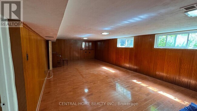 Photo - 100 Burbank Dr
